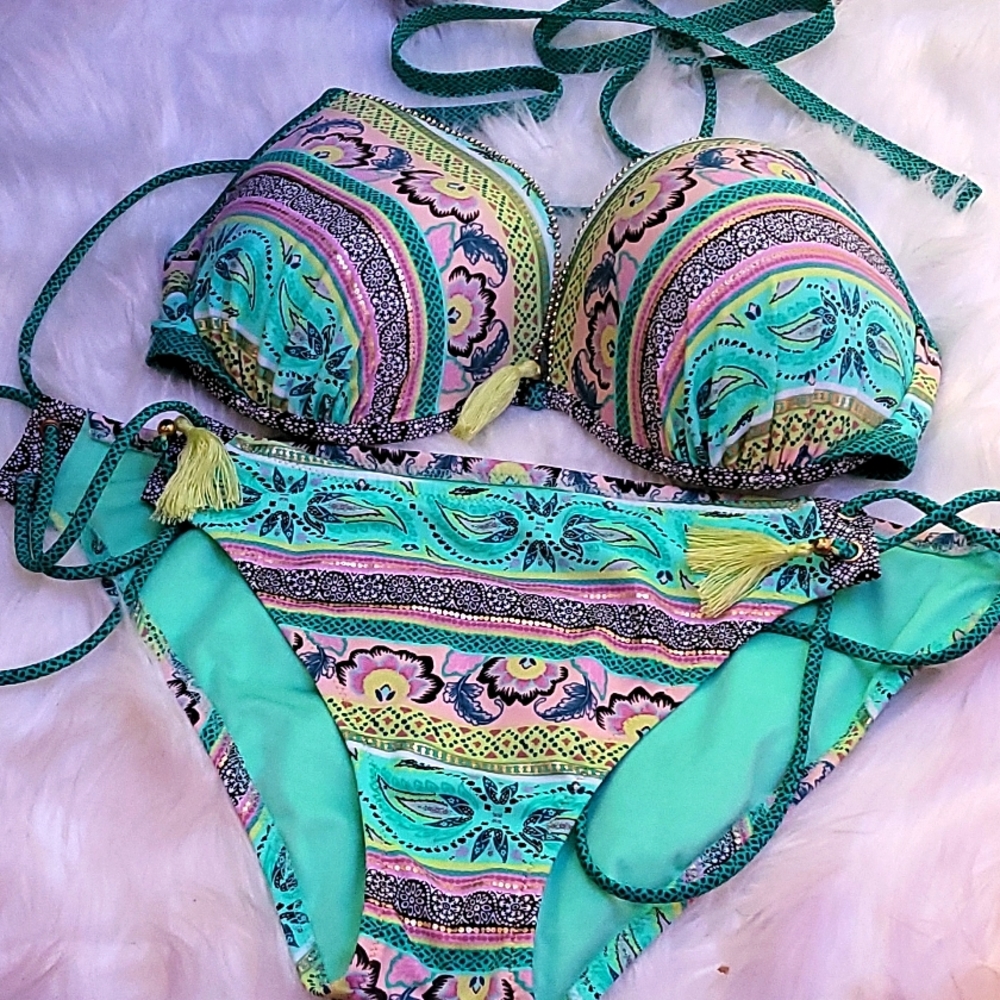Hawaiian themed 2 piece swimsuit